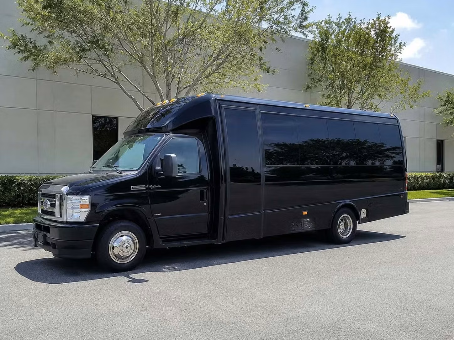 rockledge 18 passenger minibus rental