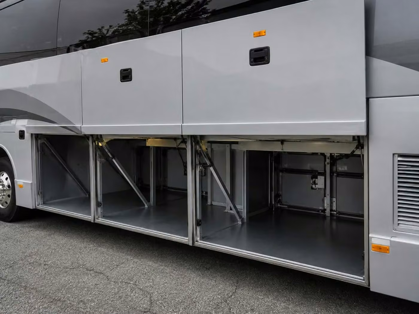 rockledge 56 passenger charter bus luggage bays